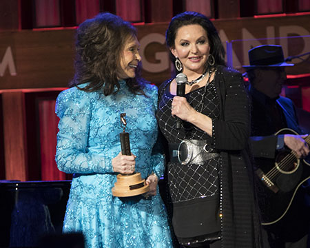 Crystal Gayle Inducted Into Grand Ole Opry By Sister And Opry Legend Loretta Lynn